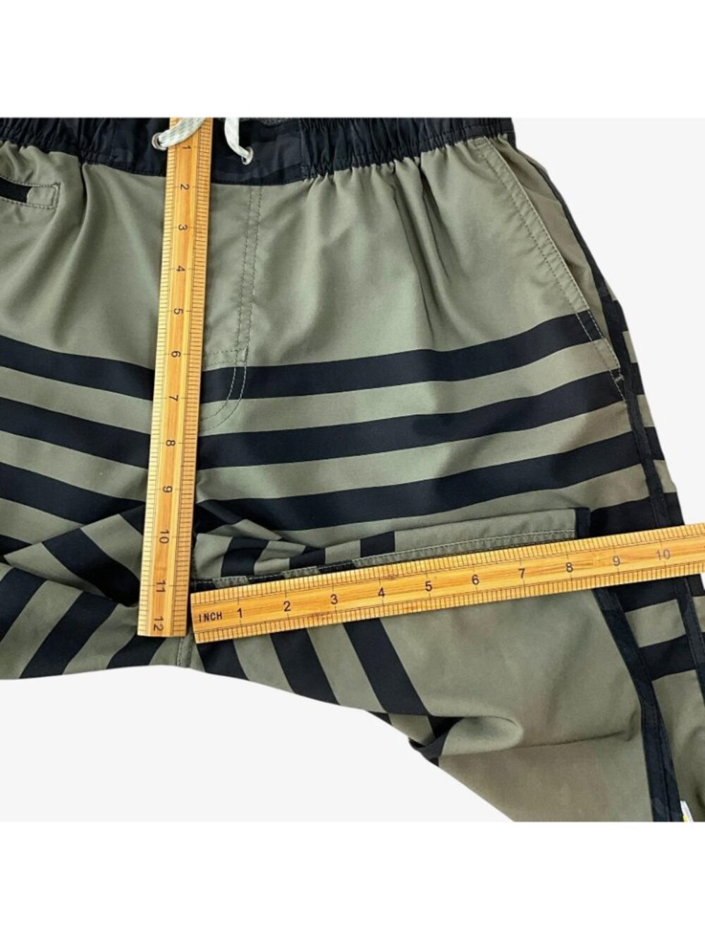 Vuori Banks Shorts Mens Medium Olive Green Striped Unlined Elastic Waist Pockets - Picture 10 of 10